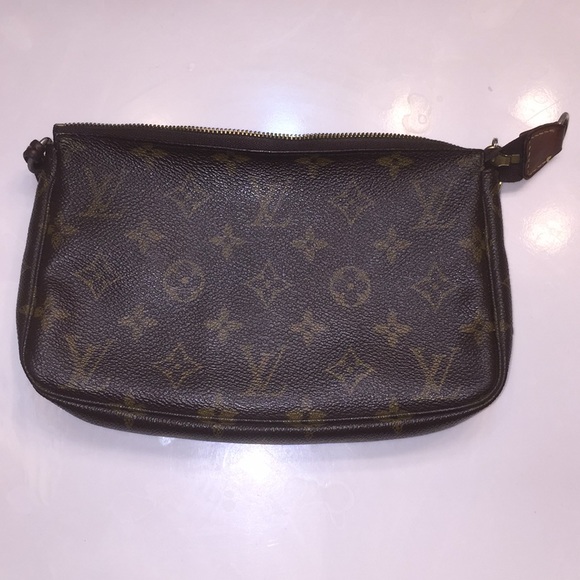 Louis Vuitton Handbags - Louis Vuitton pochette